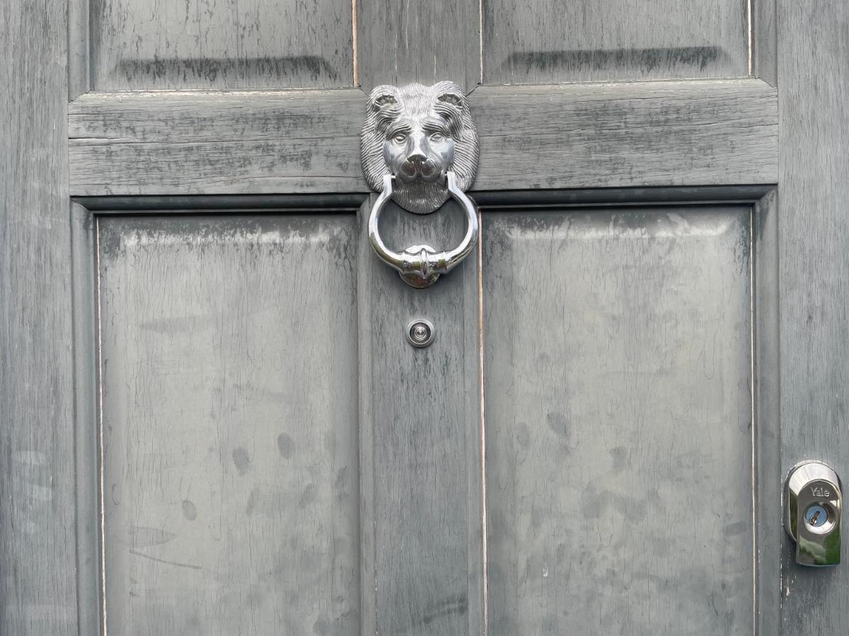 Entire House Floor Perfect For Couples & Freelancers - Available For Single Too Hotel Londra Exterior foto
