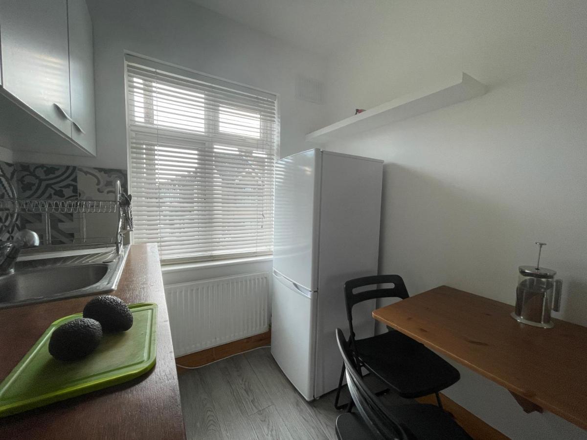 Entire House Floor Perfect For Couples & Freelancers - Available For Single Too Hotel Londra Exterior foto