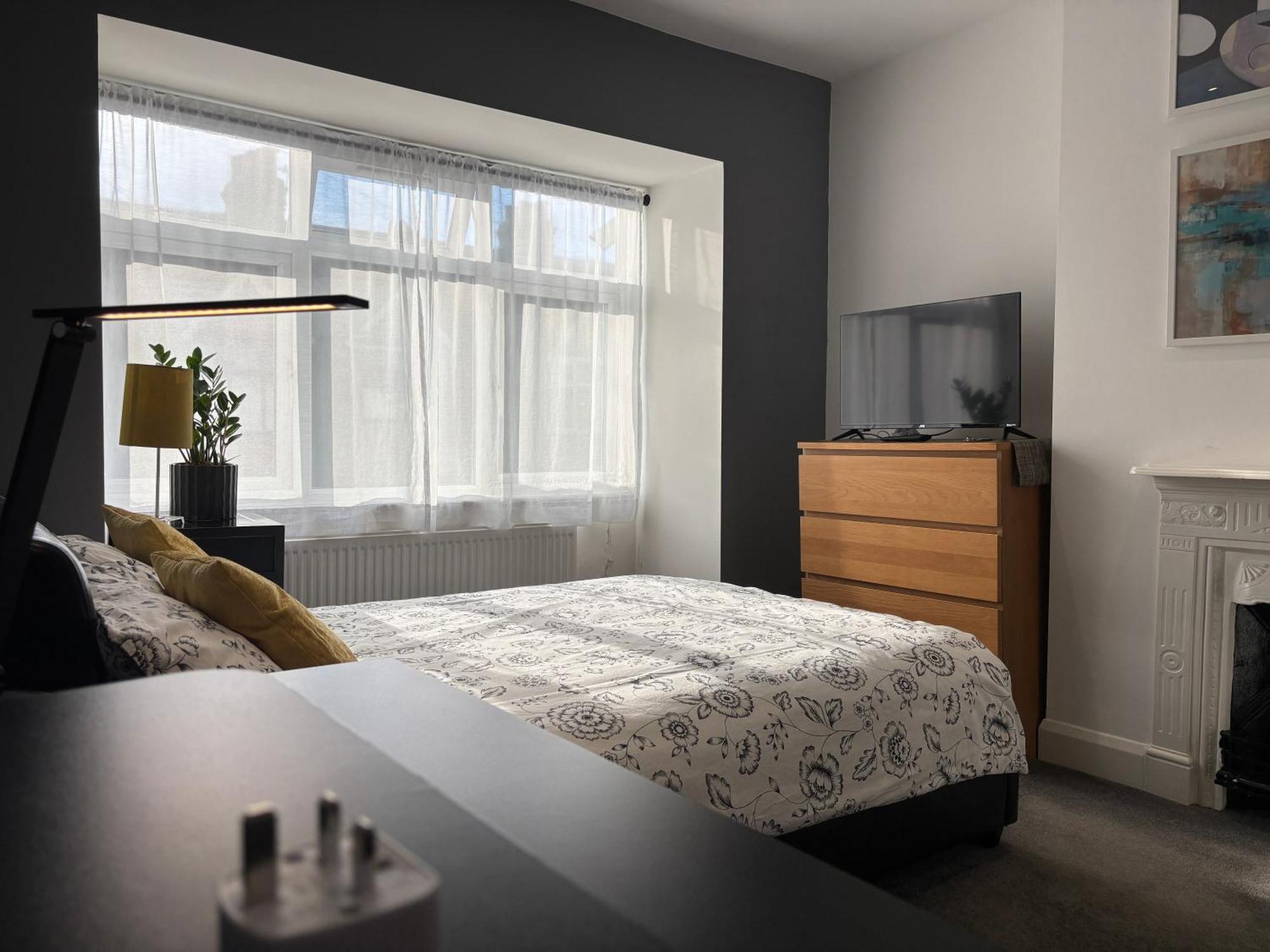Entire House Floor Perfect For Couples & Freelancers - Available For Single Too Hotel Londra Exterior foto