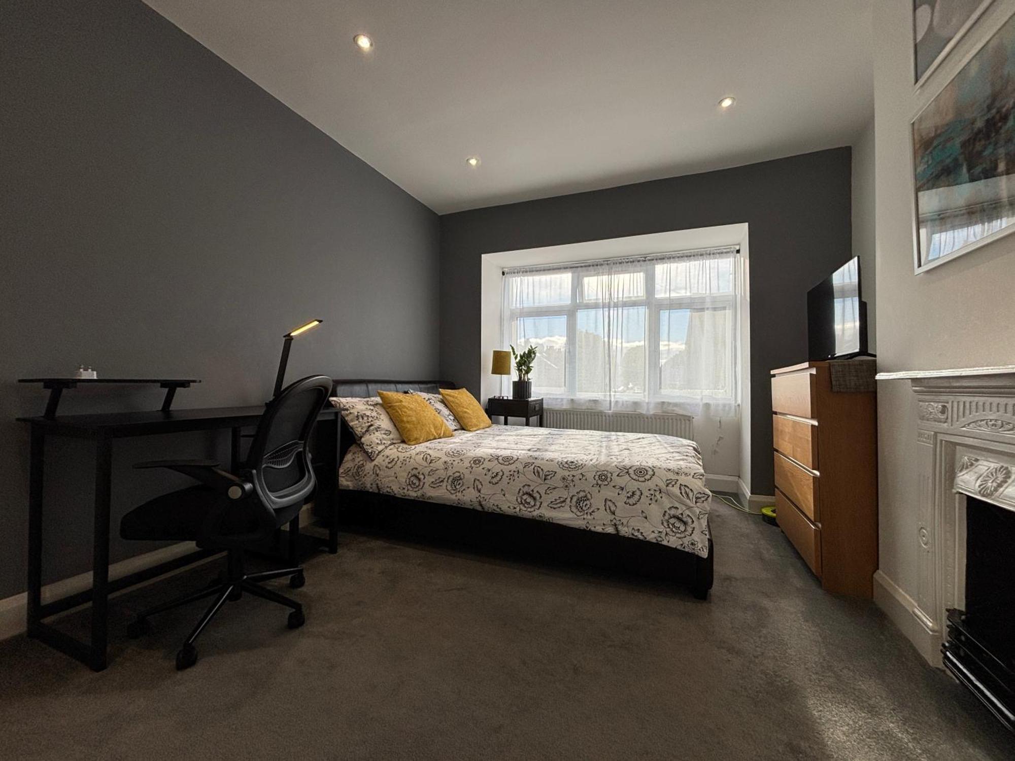 Entire House Floor Perfect For Couples & Freelancers - Available For Single Too Hotel Londra Exterior foto